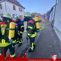 2025-10-21 Gebäudebrand Hagenthalerstrase (1).JPG